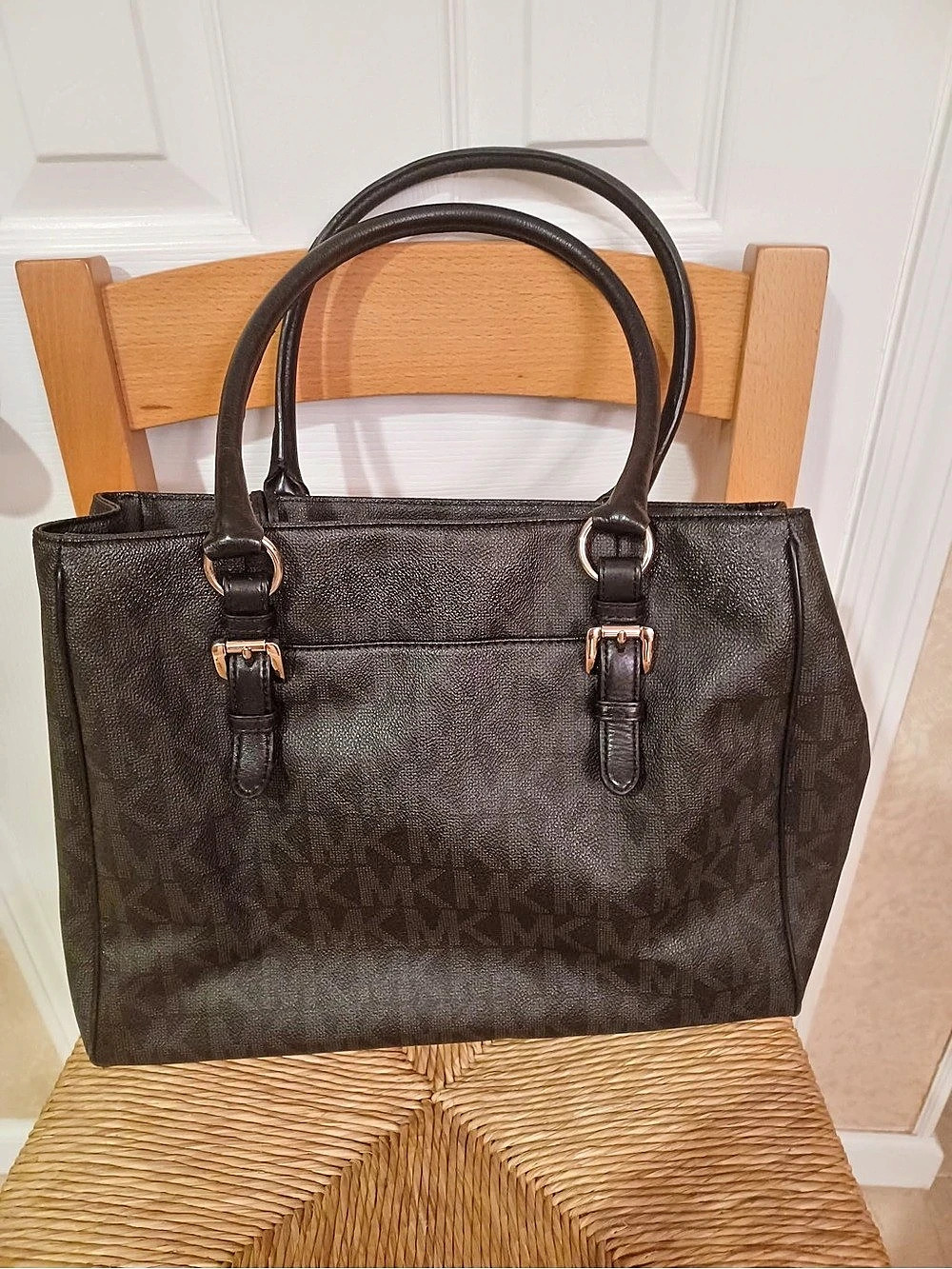 Like-New Michael Kors Jet Set Signature East West Tote Black